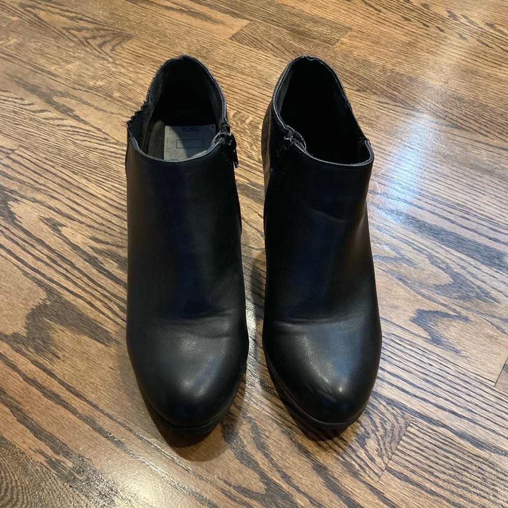 Womens White Mt. Shoes